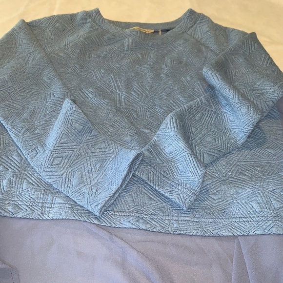 Foreign Exchange Crop Sweater - Picture 9 of 12